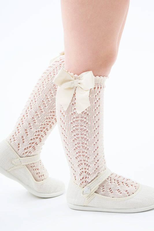 Cóndor Perle Openwork Knee-High Socks with Grosgrain Bow