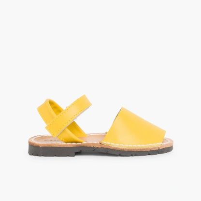 Menorcan_Avarcas_with_Velcro_Fastening-yellow